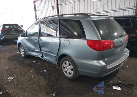 2010 Toyota Sienna Le z USA, uszkodzony, nr VIN 5TDKK4CC5AS328920